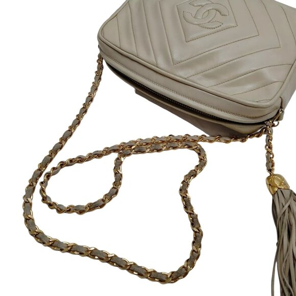 982870AM (S6) Chanel Crossbody Bag White Lambskin - Picture 2 of 11